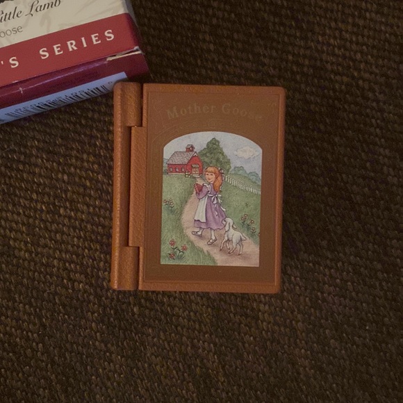 Hallmark Keepsake Ornament Mary had a Little Lamb, 4th in Series - Picture 2 of 4